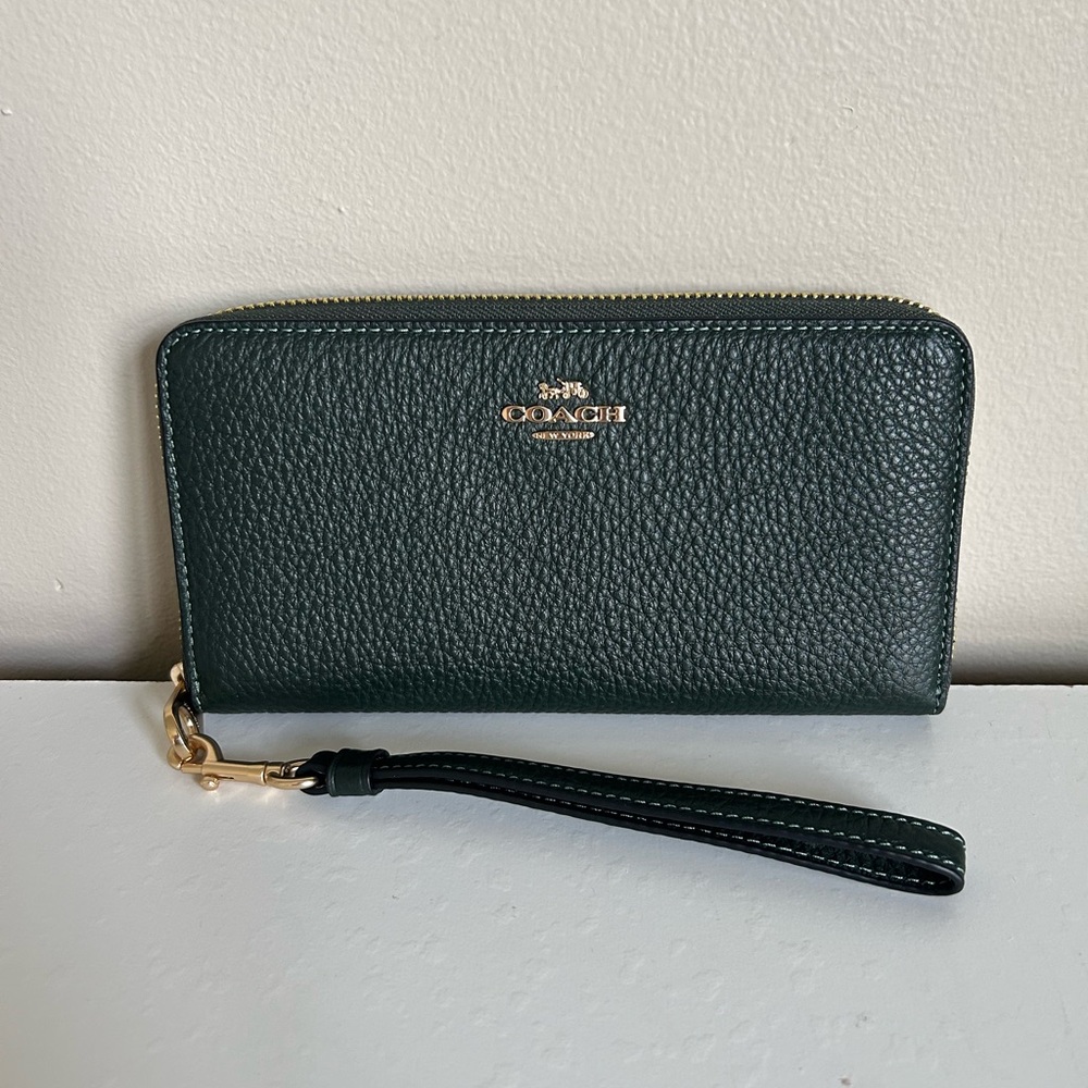 Coach Accordion Zip Forest Green Pebbled Leather Wristlet Wallet Excellent